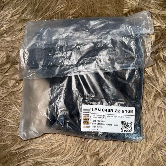 New Fabletics Cold Weather High Waisted Pocket Legging Reptilia size M - Picture 2 of 8